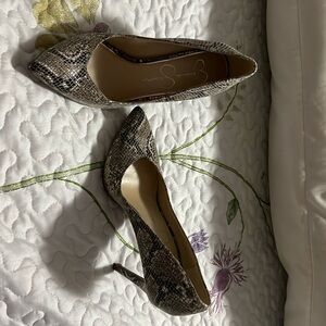 Jessica Simpson Snake Print Pump 3” heel sz 6 used